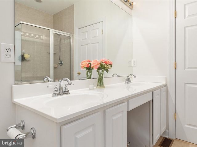 1304 LAKEVIEW DR, Cross Junction, VA 22625
