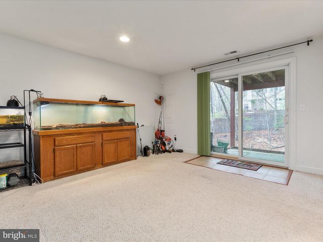 1304 LAKEVIEW DR, Cross Junction, VA 22625