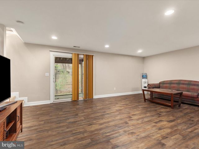 1304 LAKEVIEW DR, Cross Junction, VA 22625