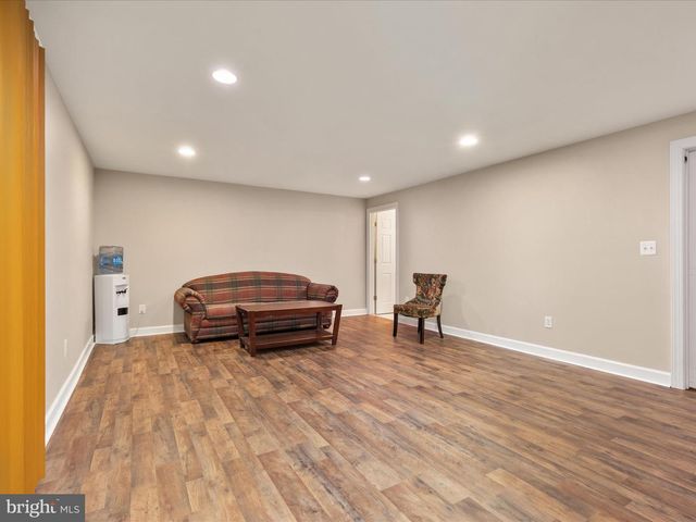 1304 LAKEVIEW DR, Cross Junction, VA 22625