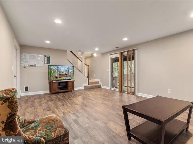 1304 LAKEVIEW DR, Cross Junction, VA 22625
