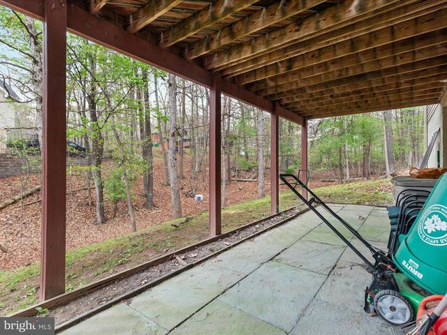 1304 LAKEVIEW DR, Cross Junction, VA 22625