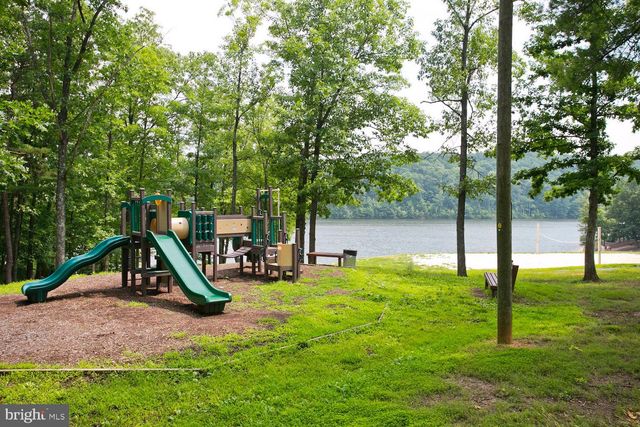 1304 LAKEVIEW DR, Cross Junction, VA 22625