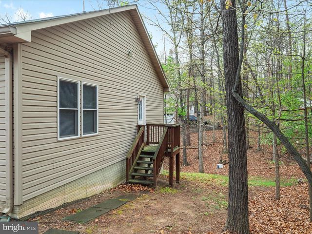 1304 LAKEVIEW DR, Cross Junction, VA 22625