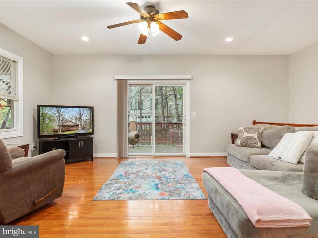 1304 LAKEVIEW DR, Cross Junction, VA 22625