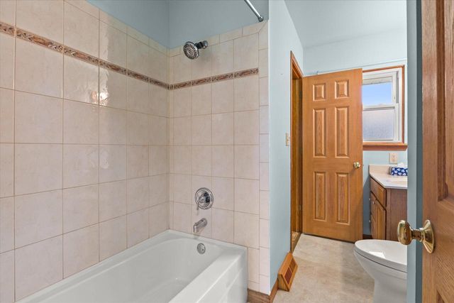 3217 Indian TRAIL, Racine, WI 53402