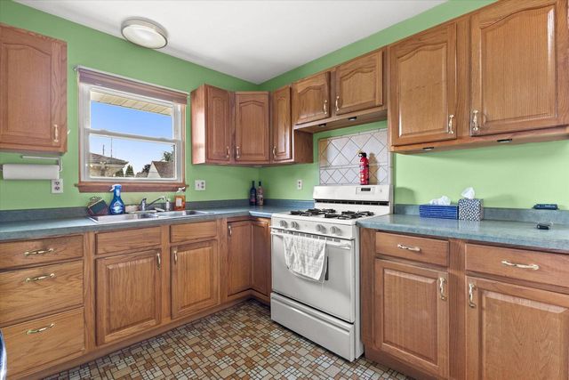 3217 Indian TRAIL, Racine, WI 53402
