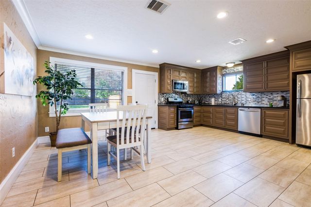 845 Holly Ridge Drive, Houston, TX 77024