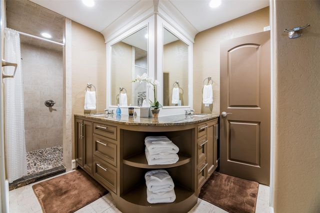 845 Holly Ridge Drive, Houston, TX 77024