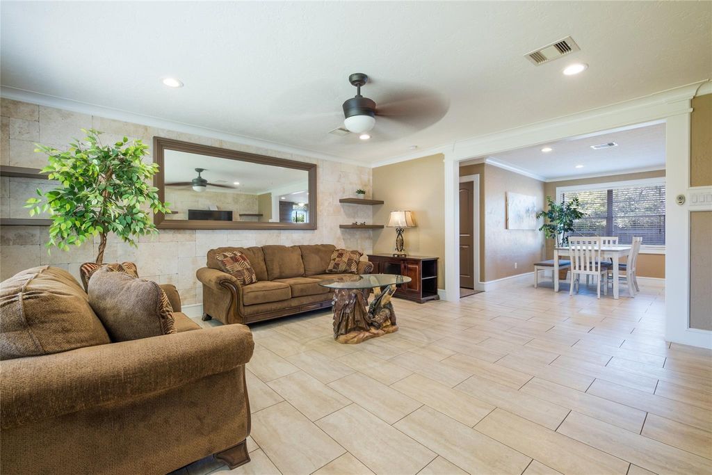 845 Holly Ridge Drive, Houston, TX 77024