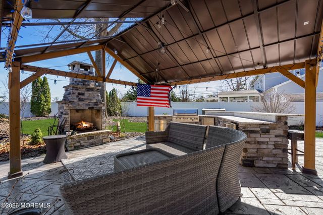 1359 Wave Crest Court, Toms River, NJ 08753