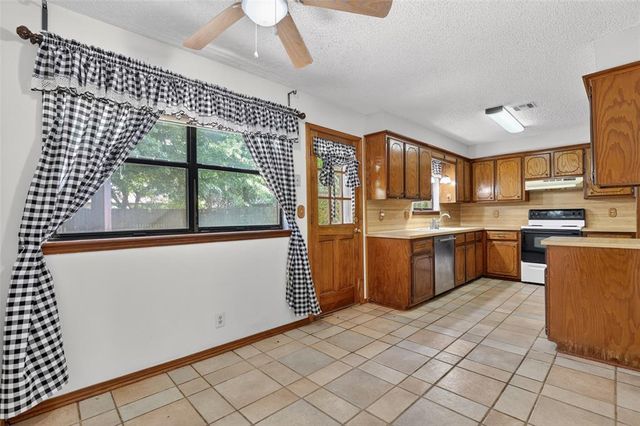 644 W Forster Drive, Mustang, OK 73064