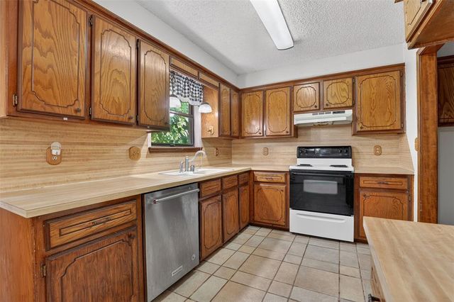 644 W Forster Drive, Mustang, OK 73064