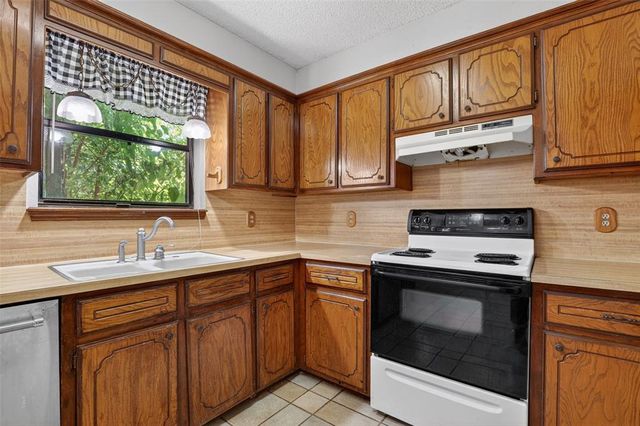 644 W Forster Drive, Mustang, OK 73064
