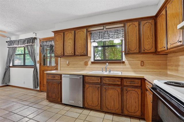 644 W Forster Drive, Mustang, OK 73064