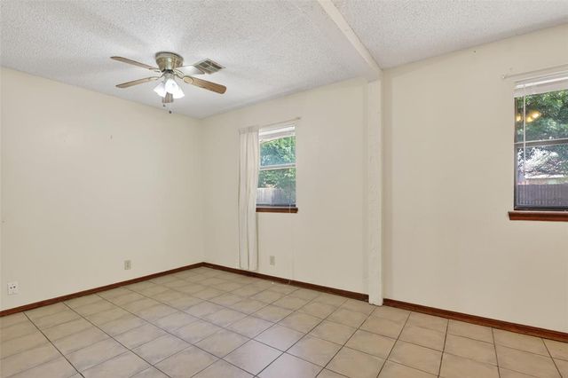 644 W Forster Drive, Mustang, OK 73064