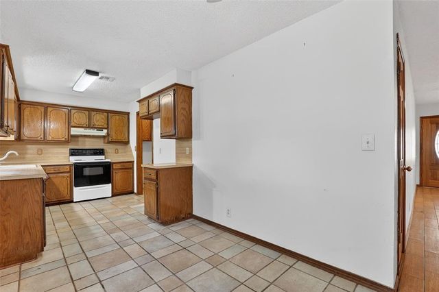 644 W Forster Drive, Mustang, OK 73064