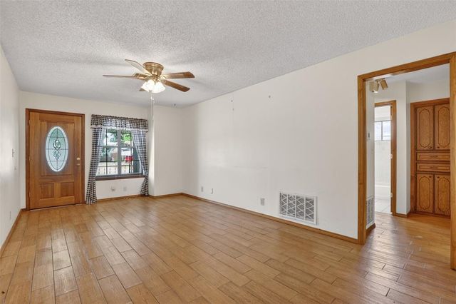 644 W Forster Drive, Mustang, OK 73064