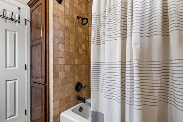 8918 N Longwood Drive, Granbury, TX 76049