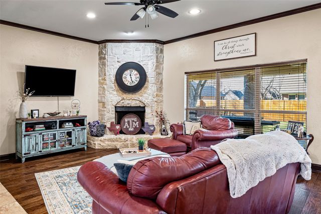 8918 N Longwood Drive, Granbury, TX 76049