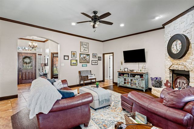 8918 N Longwood Drive, Granbury, TX 76049