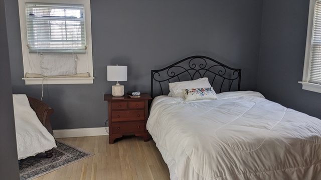 8 Mayfair St, Norwood, MA 02062