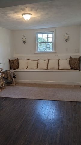 8 Mayfair St, Norwood, MA 02062