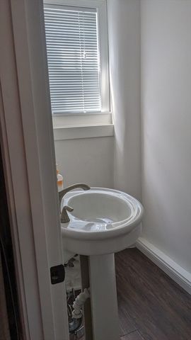 8 Mayfair St, Norwood, MA 02062