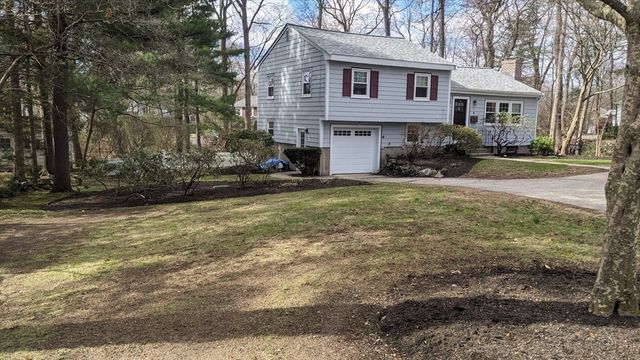 8 Mayfair St, Norwood, MA 02062
