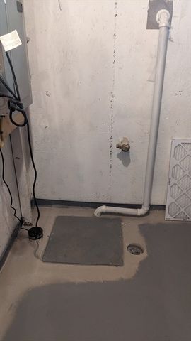 8 Mayfair St, Norwood, MA 02062