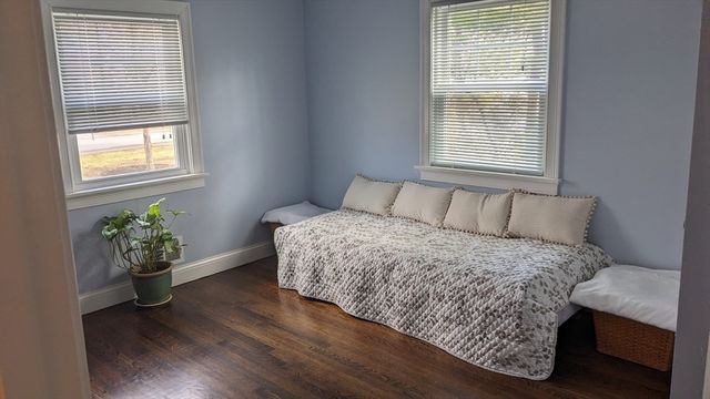 8 Mayfair St, Norwood, MA 02062