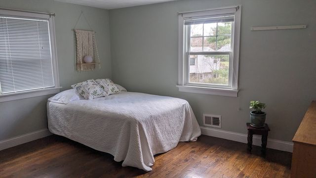 8 Mayfair St, Norwood, MA 02062