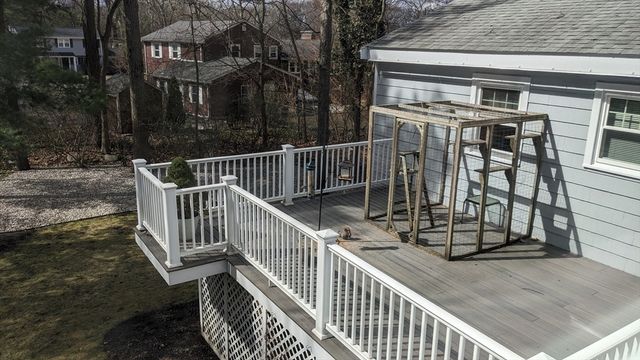 8 Mayfair St, Norwood, MA 02062