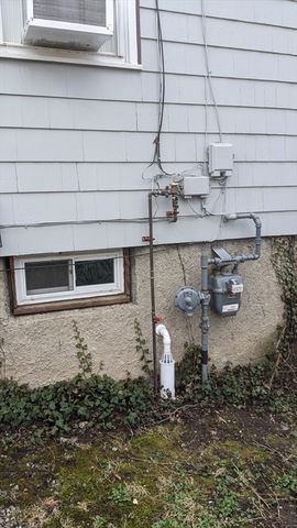 8 Mayfair St, Norwood, MA 02062