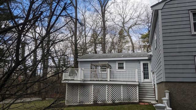 8 Mayfair St, Norwood, MA 02062