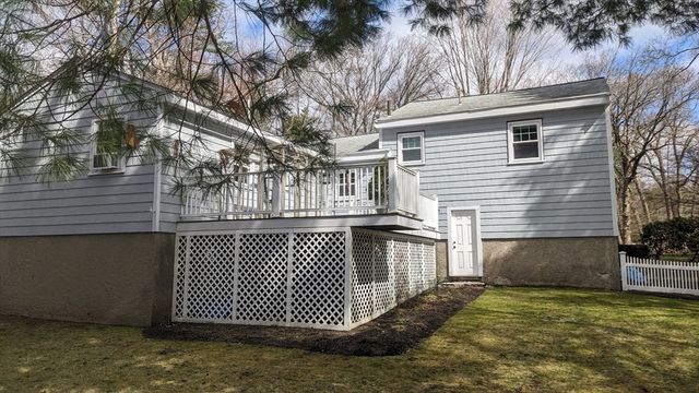 8 Mayfair St, Norwood, MA 02062