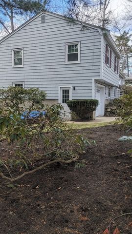 8 Mayfair St, Norwood, MA 02062