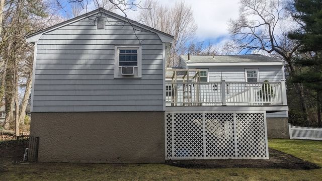 8 Mayfair St, Norwood, MA 02062