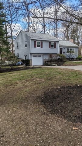 8 Mayfair St, Norwood, MA 02062