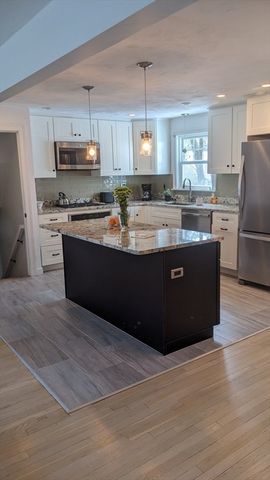 8 Mayfair St, Norwood, MA 02062