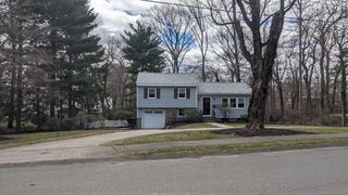 8 Mayfair St, Norwood, MA 02062