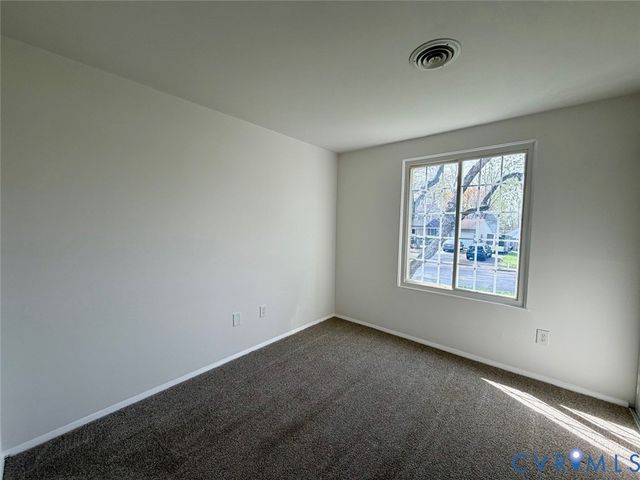 7494 Overlook Dr, Mechanicsville, VA 23111