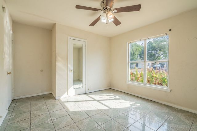 934 Indian Hills Drive, Grand Prairie, TX 75051