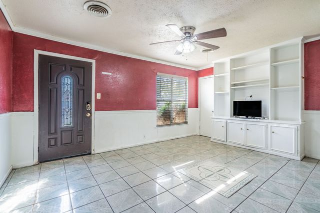 934 Indian Hills Drive, Grand Prairie, TX 75051