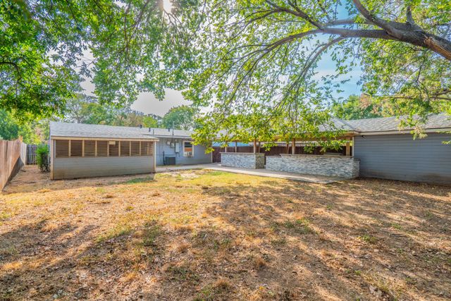934 Indian Hills Drive, Grand Prairie, TX 75051