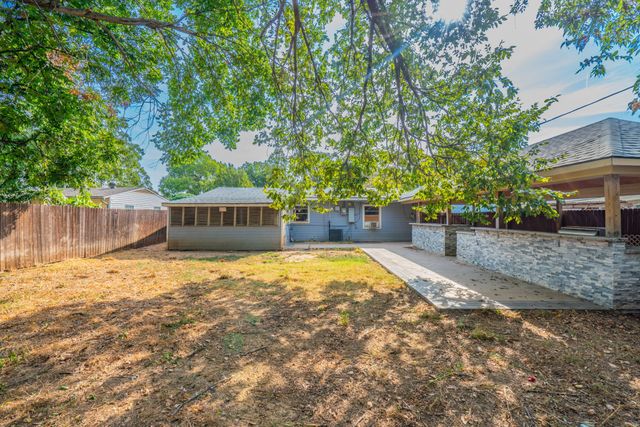 934 Indian Hills Drive, Grand Prairie, TX 75051