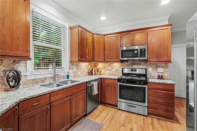 6620 Village Brook Trail, Clemmons, NC 27012