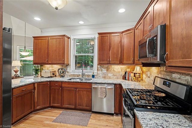 6620 Village Brook Trail, Clemmons, NC 27012