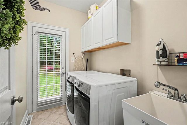 6620 Village Brook Trail, Clemmons, NC 27012