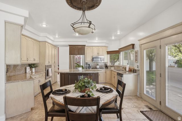 104 E CLEAR CREEK DR, Sandy, UT 84070